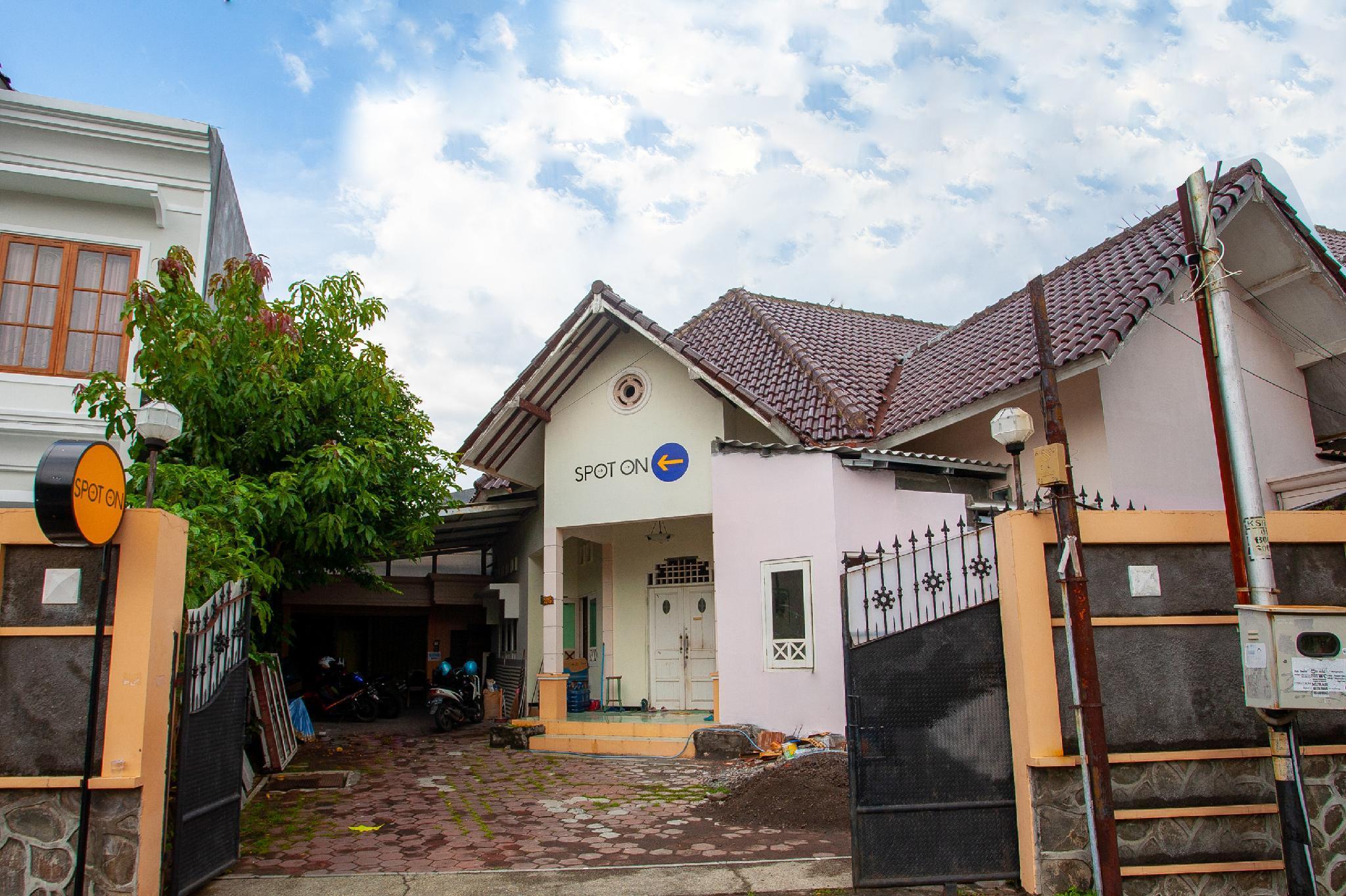Spot On 2697 Homy House Hotel Semarang Bagian luar foto