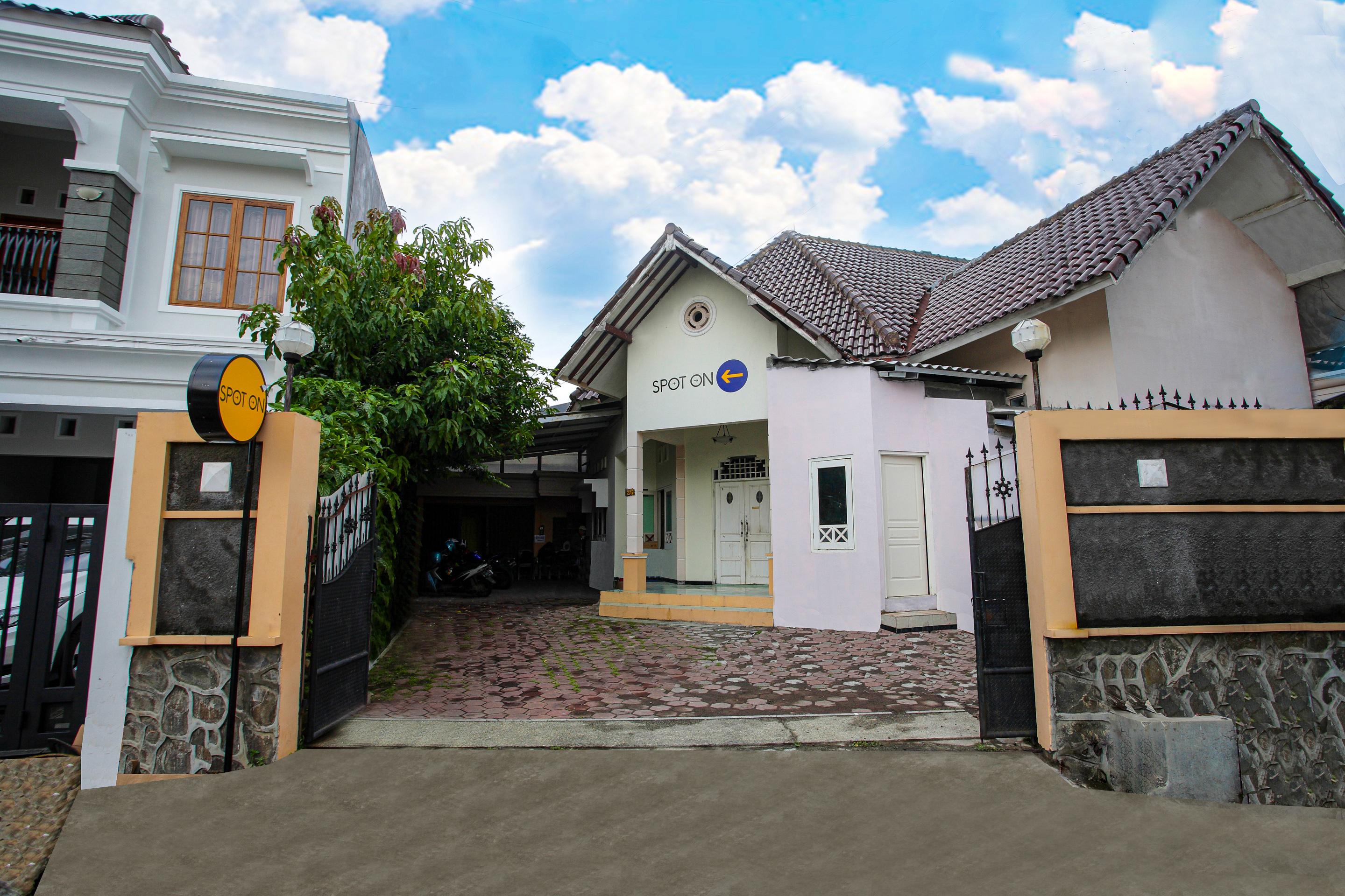 Spot On 2697 Homy House Hotel Semarang Bagian luar foto