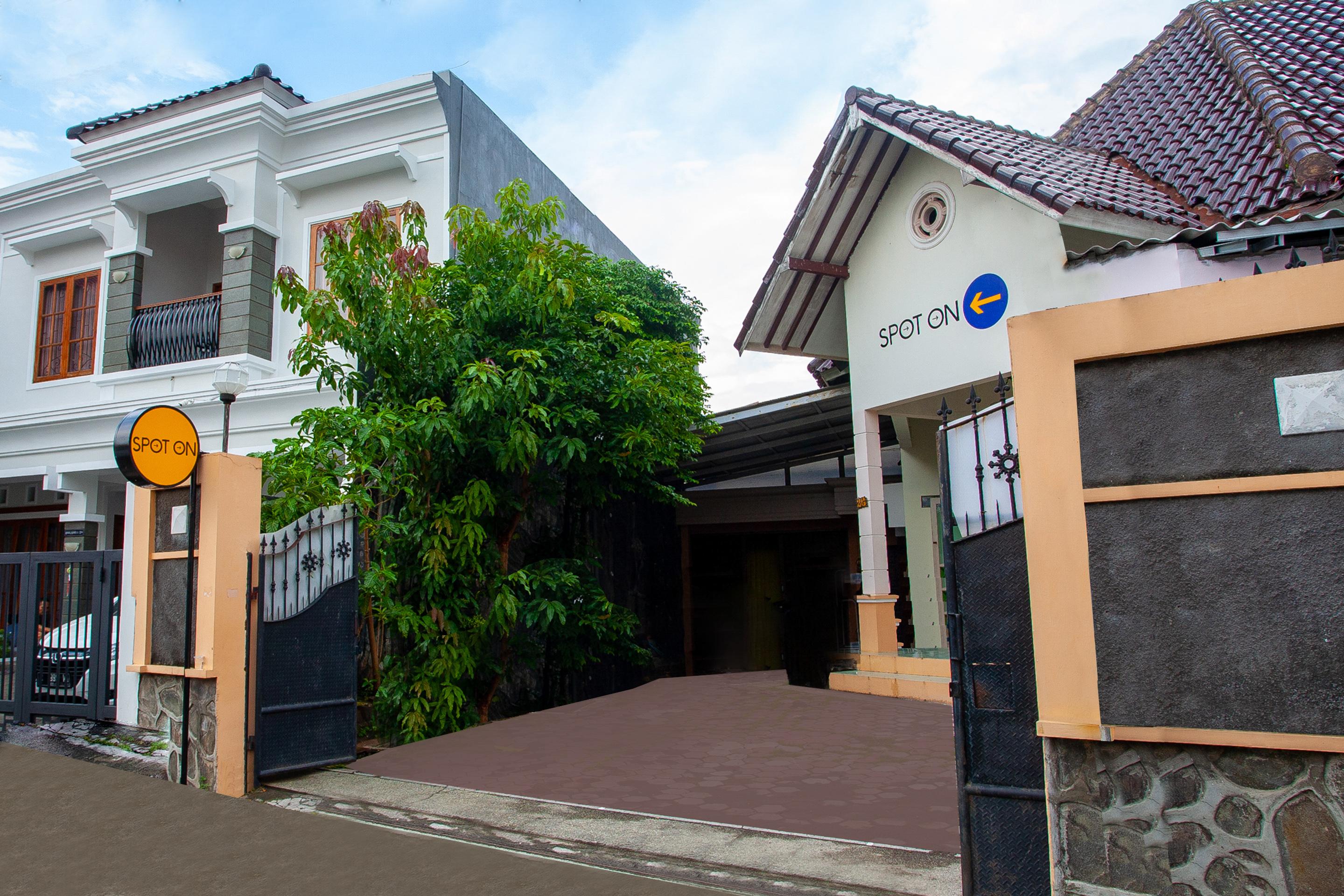 Spot On 2697 Homy House Hotel Semarang Bagian luar foto