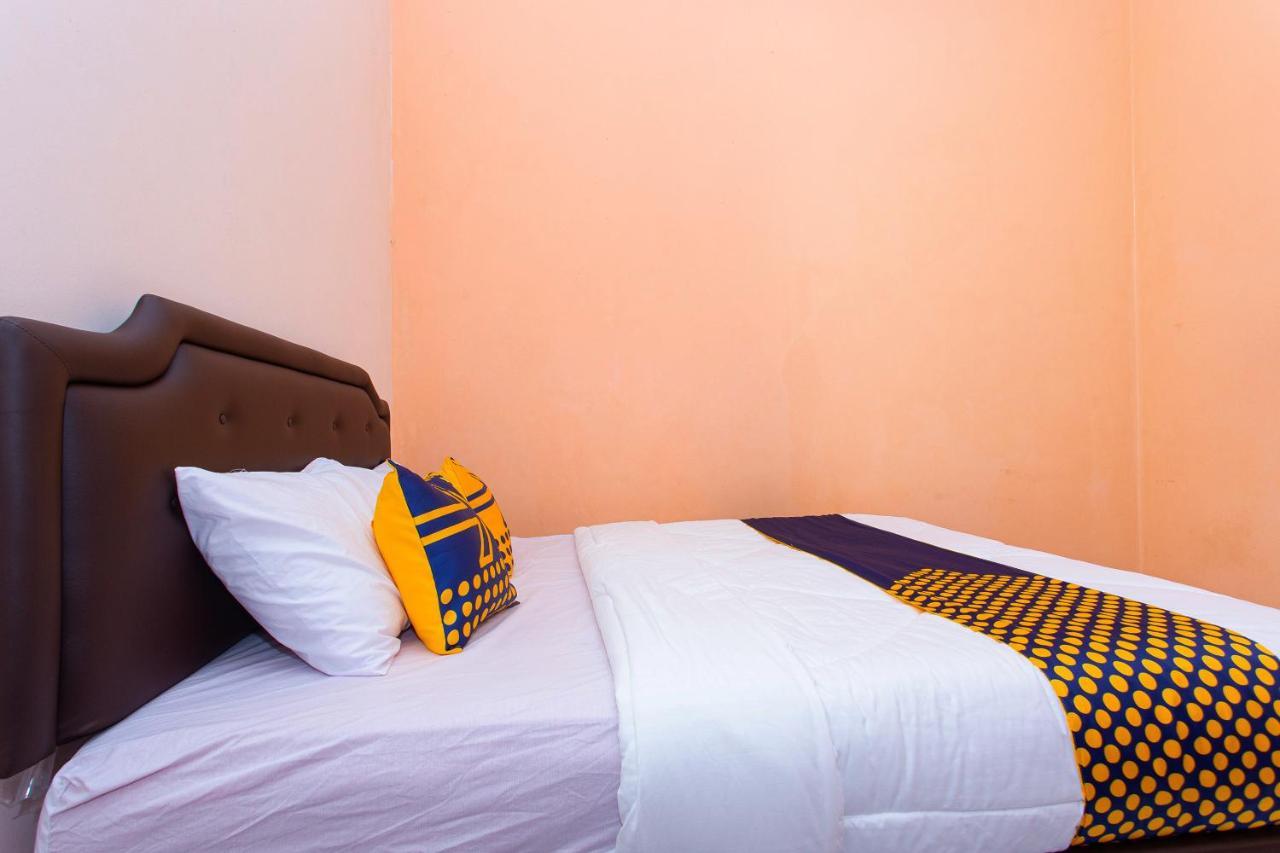 Spot On 2697 Homy House Hotel Semarang Bagian luar foto